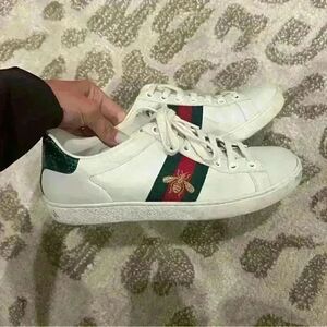 Gucci WOMEN'S ACE SNEAKER WITH BEE